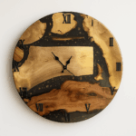 Reloj artesanal de madera y resina negra con dorado – 60 cm